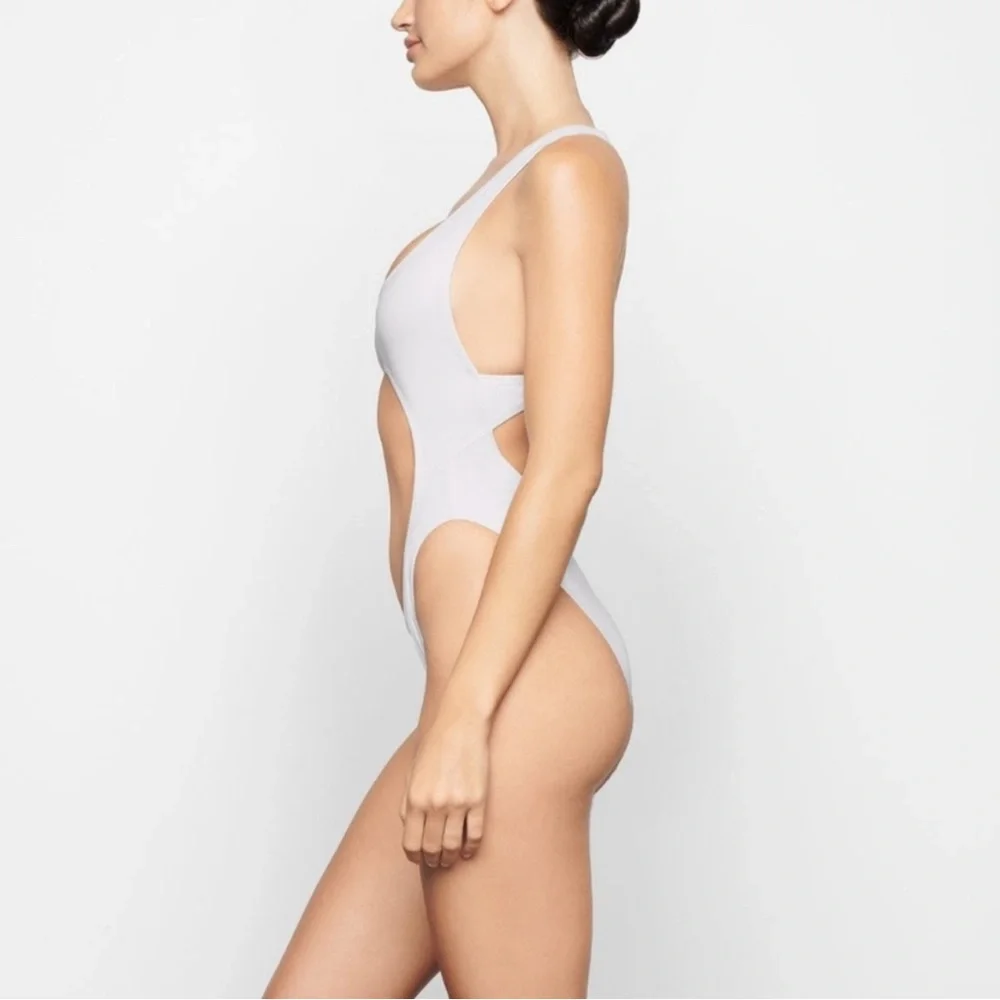 SKIMS Signature Cut-Out One-Piece Swimsuit Monokini Marble‎ NWT